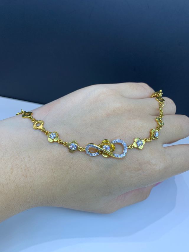 สร้อยข้อมือ infinity ลายดอกไม้