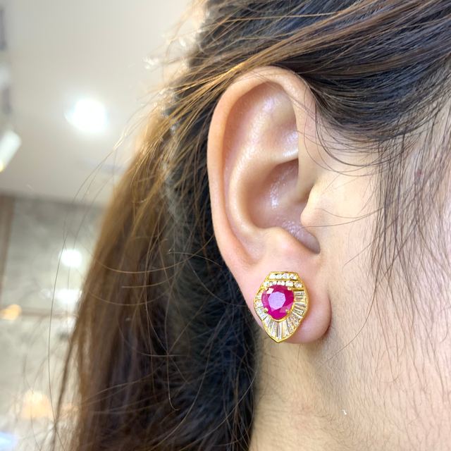 ตุ้มหูทับทิมฝังเพชร