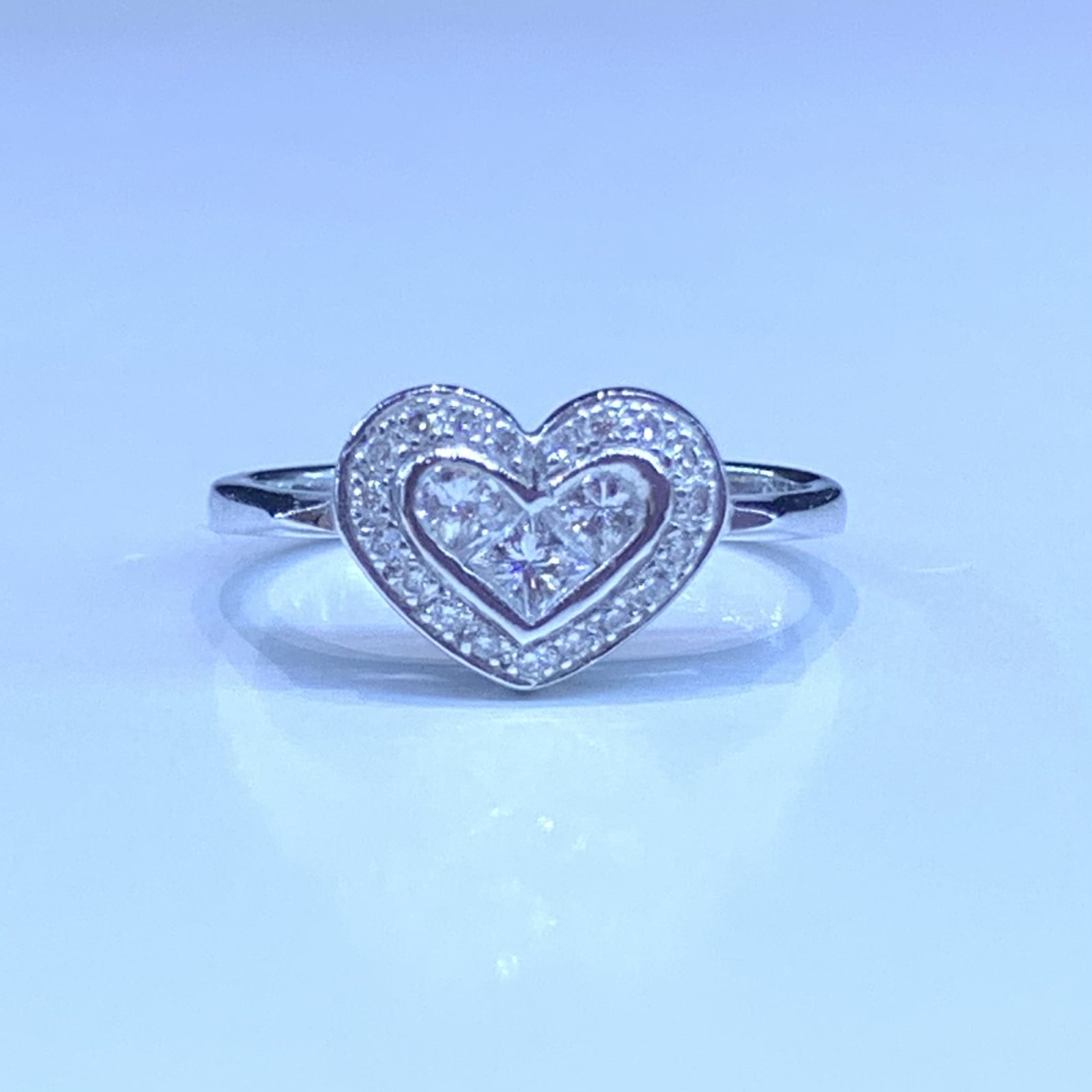 แหวนหัวใจฝังเพชร