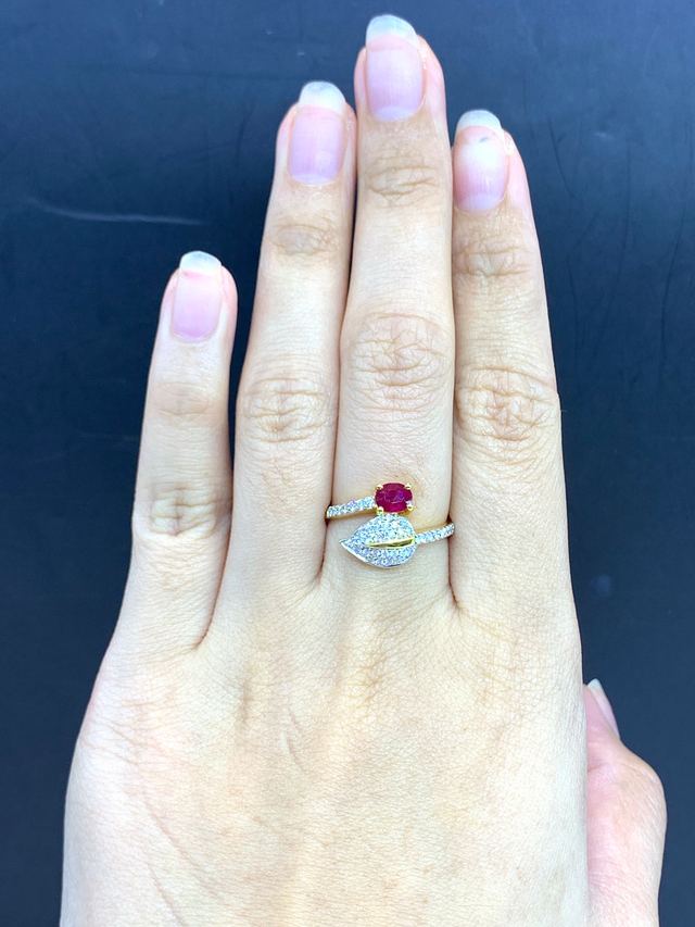 แหวนทับทิมใบไม้ไขว้สุดสวย